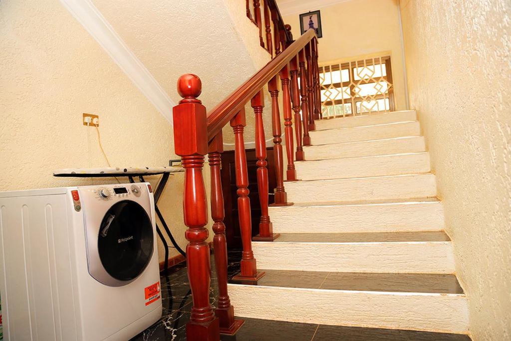 Plot 4 Kavuma Close Villa Kampala Eksteriør billede