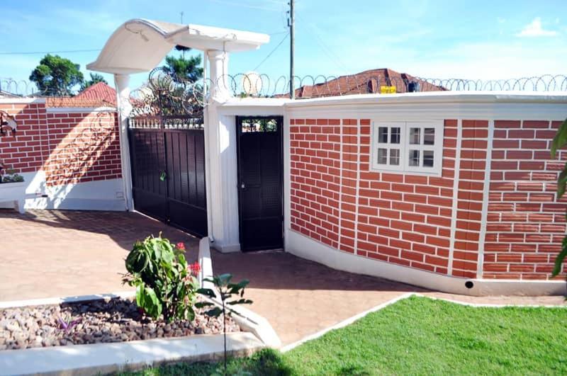 Plot 4 Kavuma Close Villa Kampala Eksteriør billede