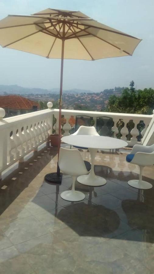 Plot 4 Kavuma Close Villa Kampala Eksteriør billede