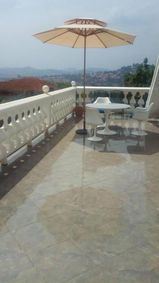 Plot 4 Kavuma Close Villa Kampala Eksteriør billede